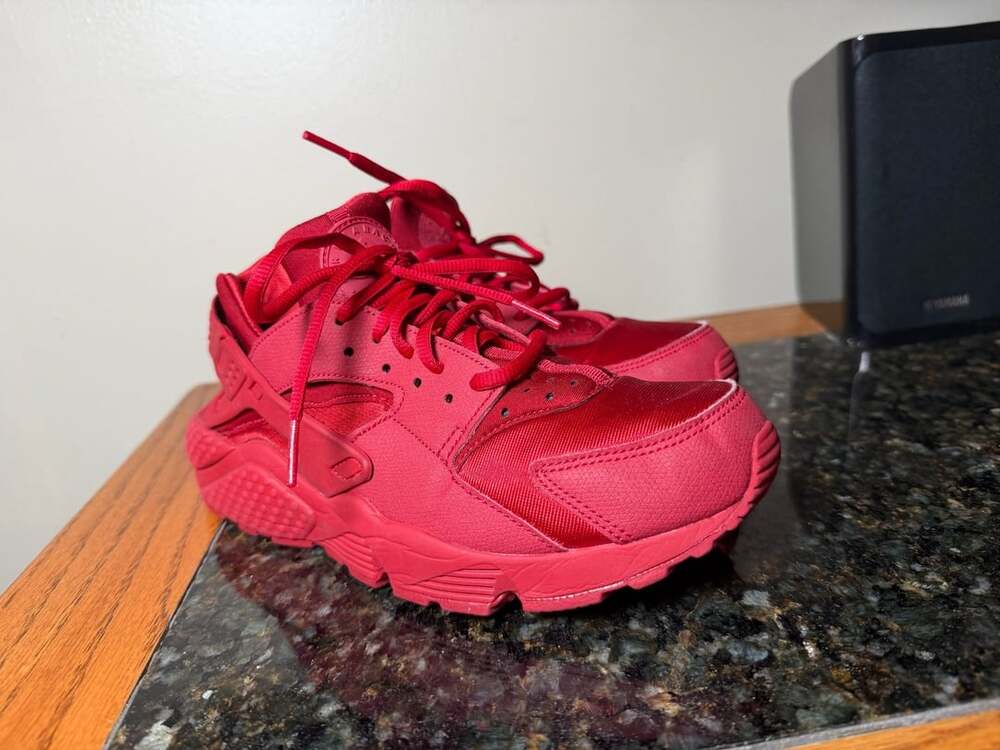 Nike Air Huarache Size 8 Red Gym Red Triple Red Running Shoes